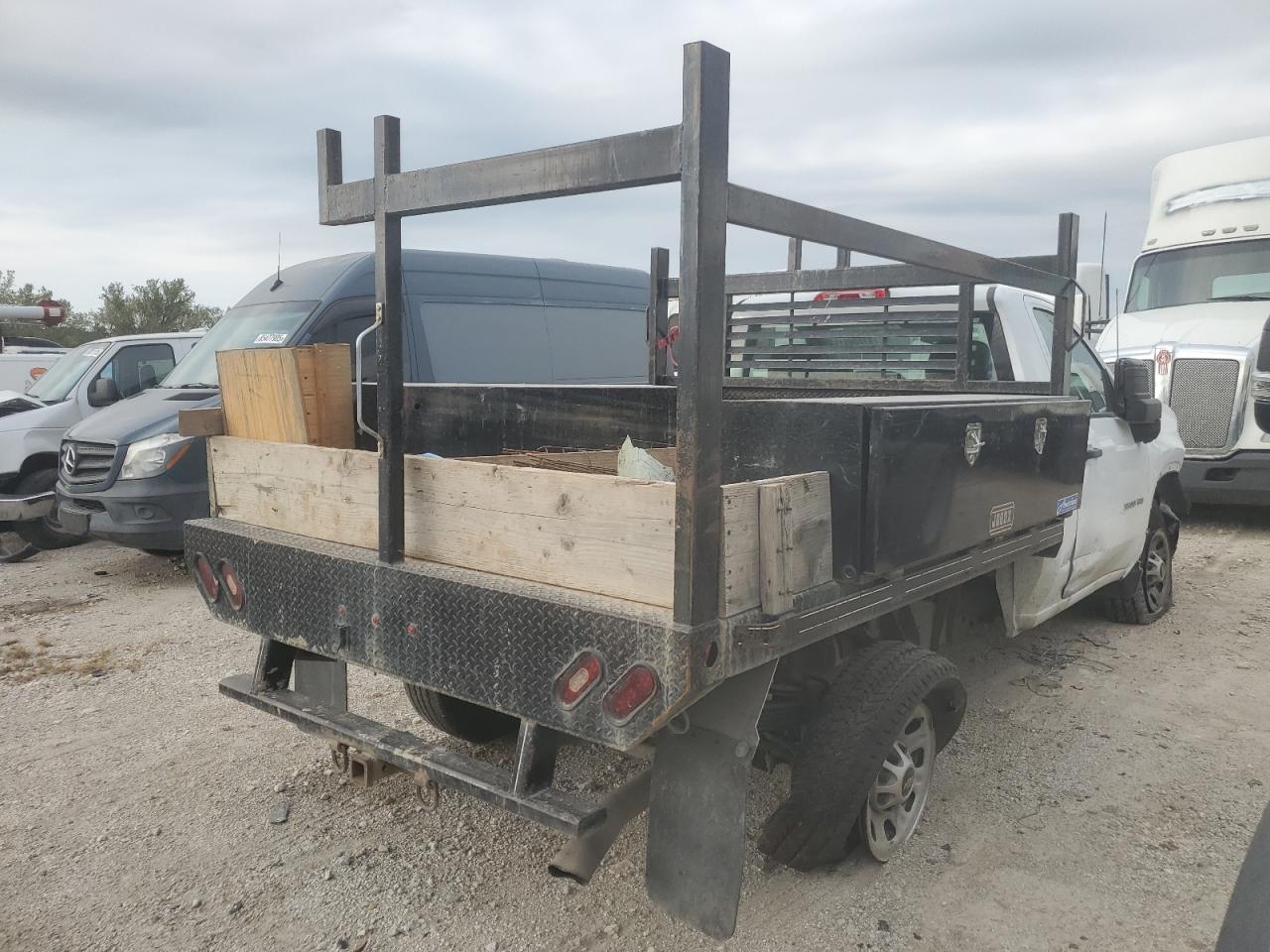 2020 Chevrolet All models VIN 1GC3WRE77LF245613 photo 3