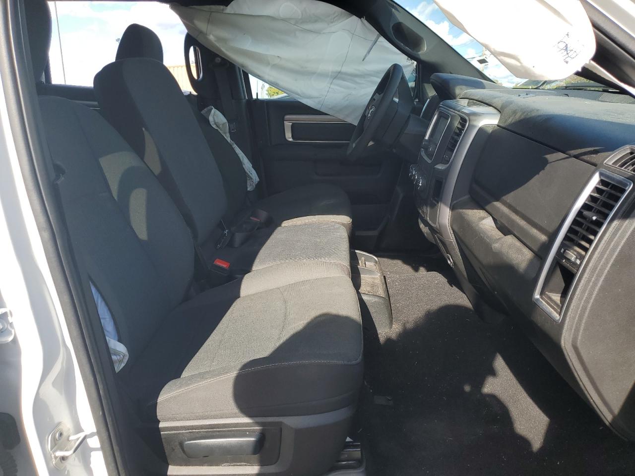 2024 Ram 1500 VIN 1C6RR6LG2RS156154 photo 7