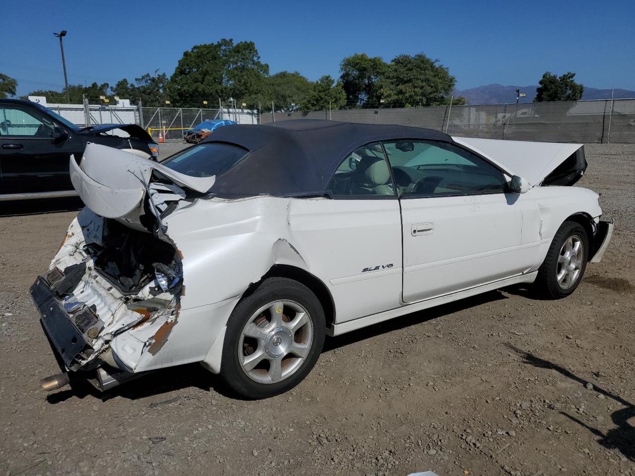 2002 Toyota Camry sola VIN 2T1FF28P02C598332 photo 3