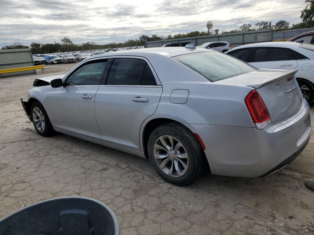 2021 Chrysler 300 VIN 2C3CCAAG8MH516232 photo 2