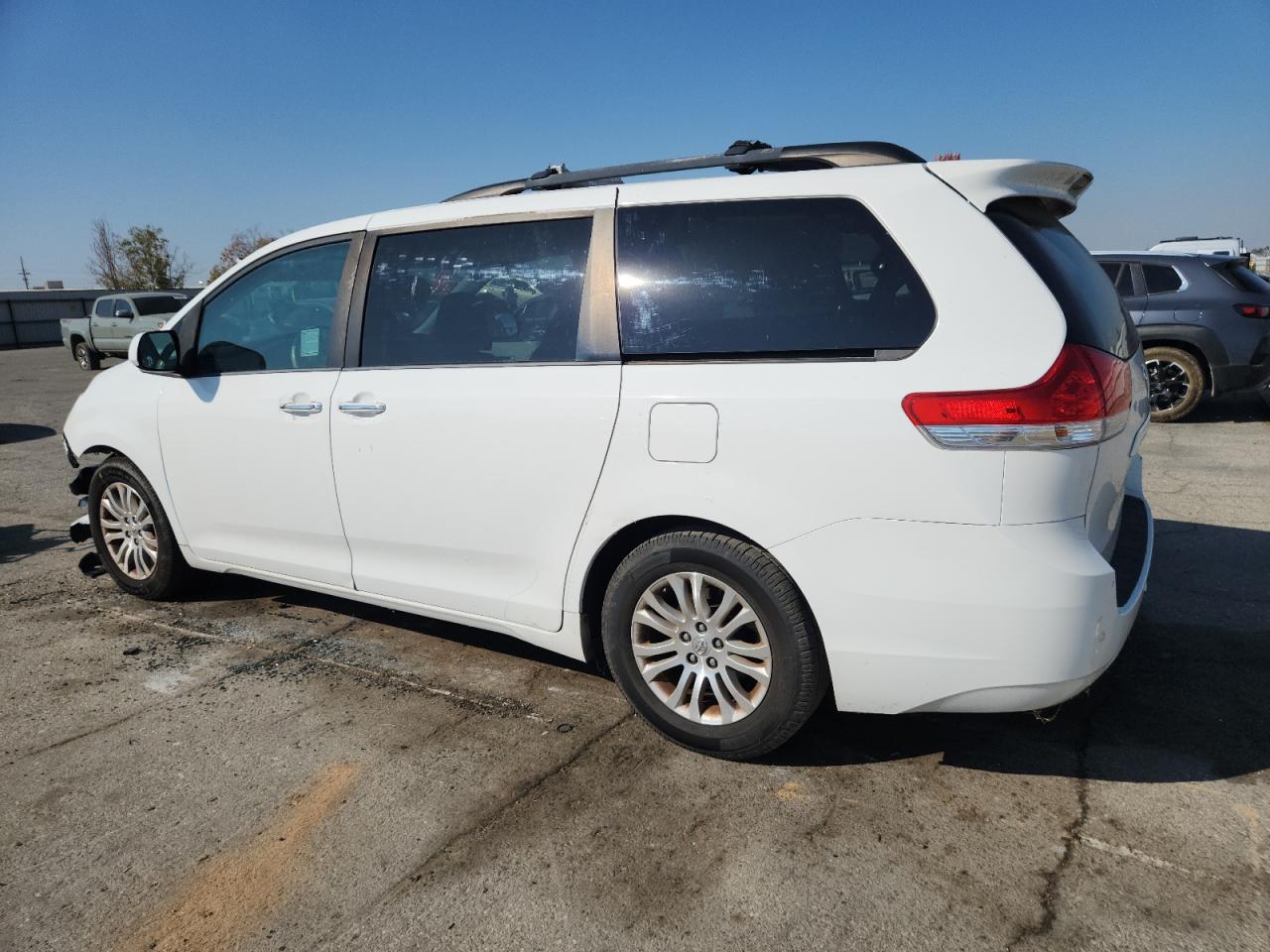 2013 Toyota All models VIN 5TDYK3DC0DS325995 photo 2