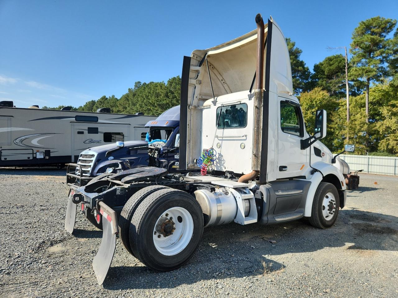 2017 PETERBILT All models VIN 1XPBA48X2HD428511 photo 4
