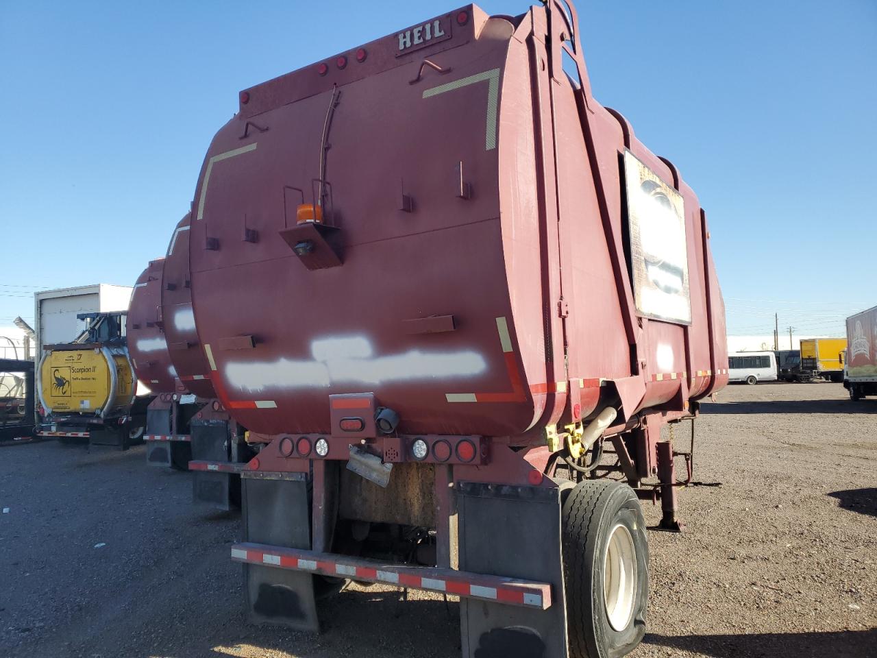 1999 HEIL All models VIN 1H9BCGFF7X8270223 photo 4