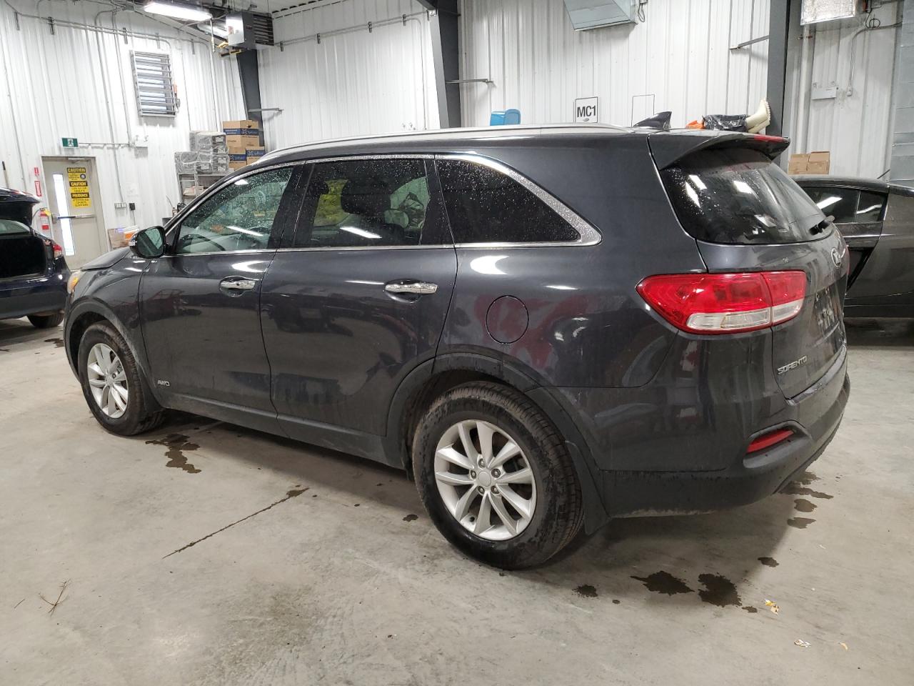 2018 KIA Sorento lx VIN 5XYPGDA11JG350385 photo 2