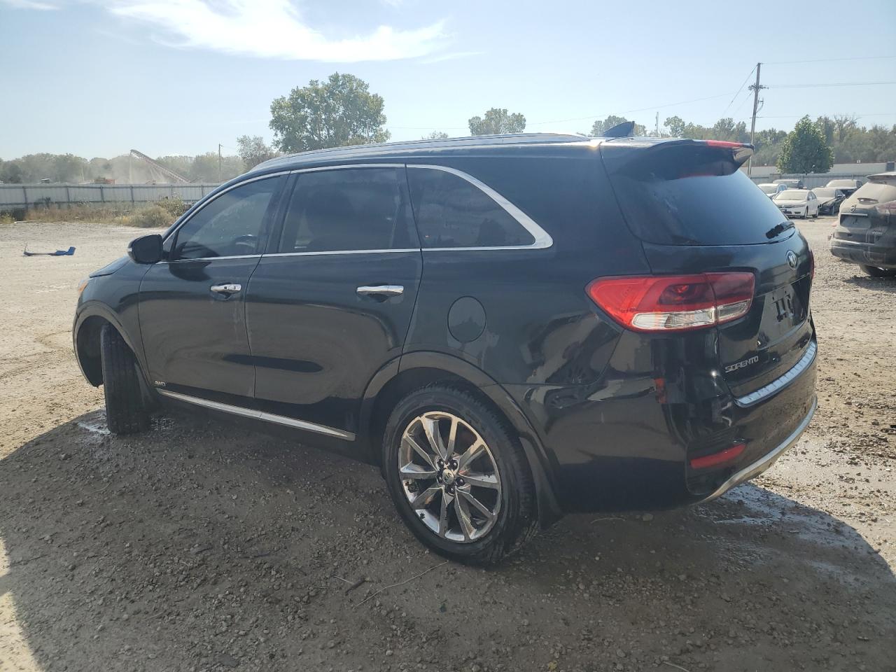 2017 Kia Sorento VIN 5XYPKDA58HG236802 photo 2