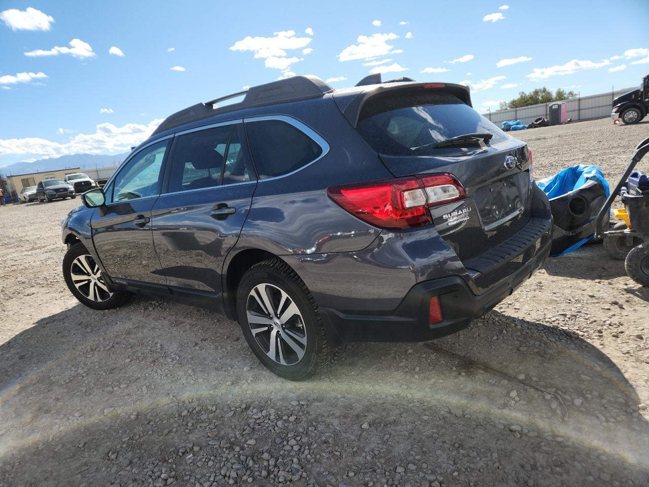 2018 Subaru Outback VIN 4S4BSANC5J3331695 photo 2