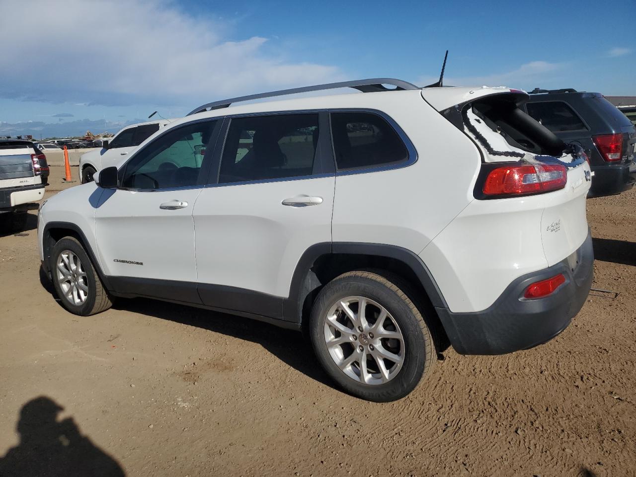 2016 Jeep Grand cher VIN 1C4PJLCB8GW356133 photo 2