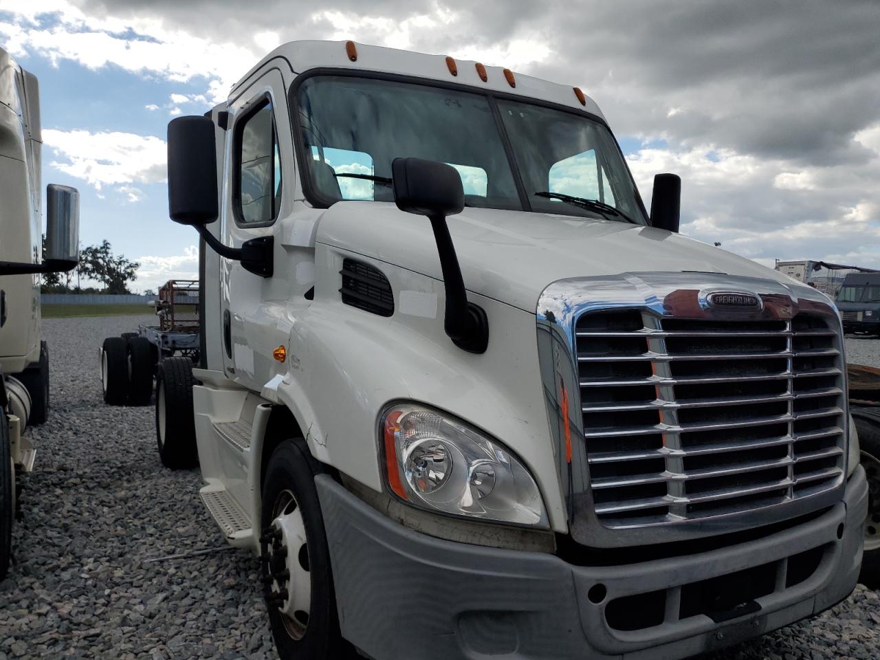 2016 FREIGHTLINER All other VIN 3AKBGADV9GSHB2527 photo 1