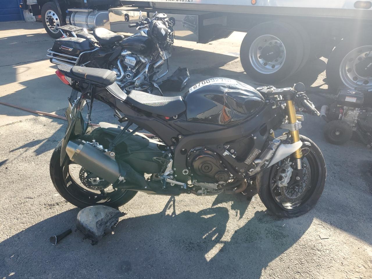 2016 Suzuki Gsxr750 VIN JS1GR7MA3G2100635 photo 1