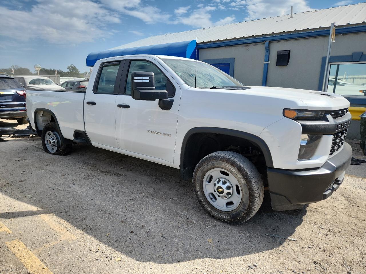 2021 Chev All models VIN 1GC5WLE75MF198704 photo 4