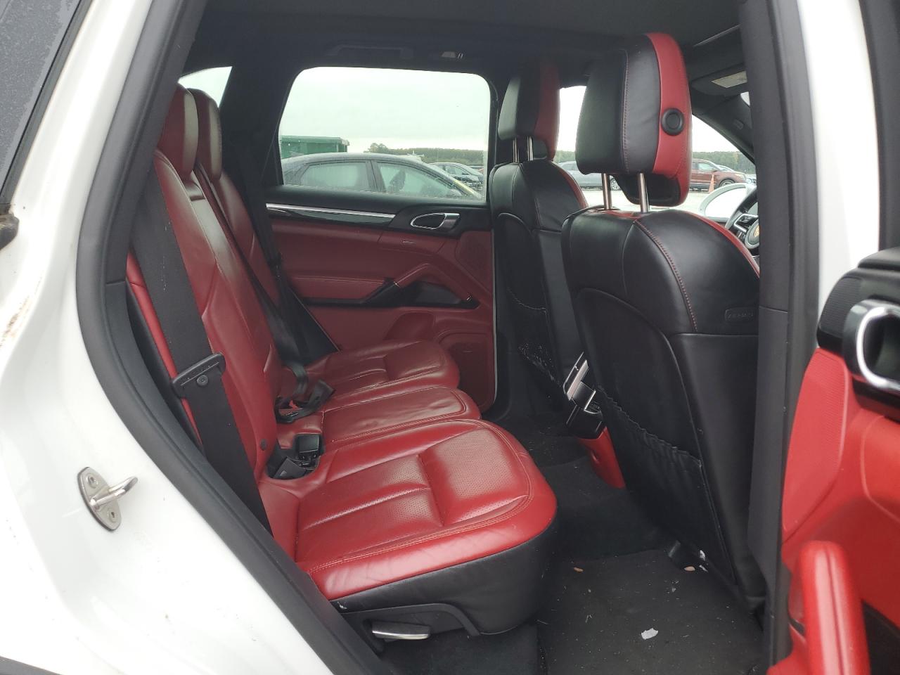 2017 Porsche Cayenne VIN WP1AE2A27HLA70329 photo 11