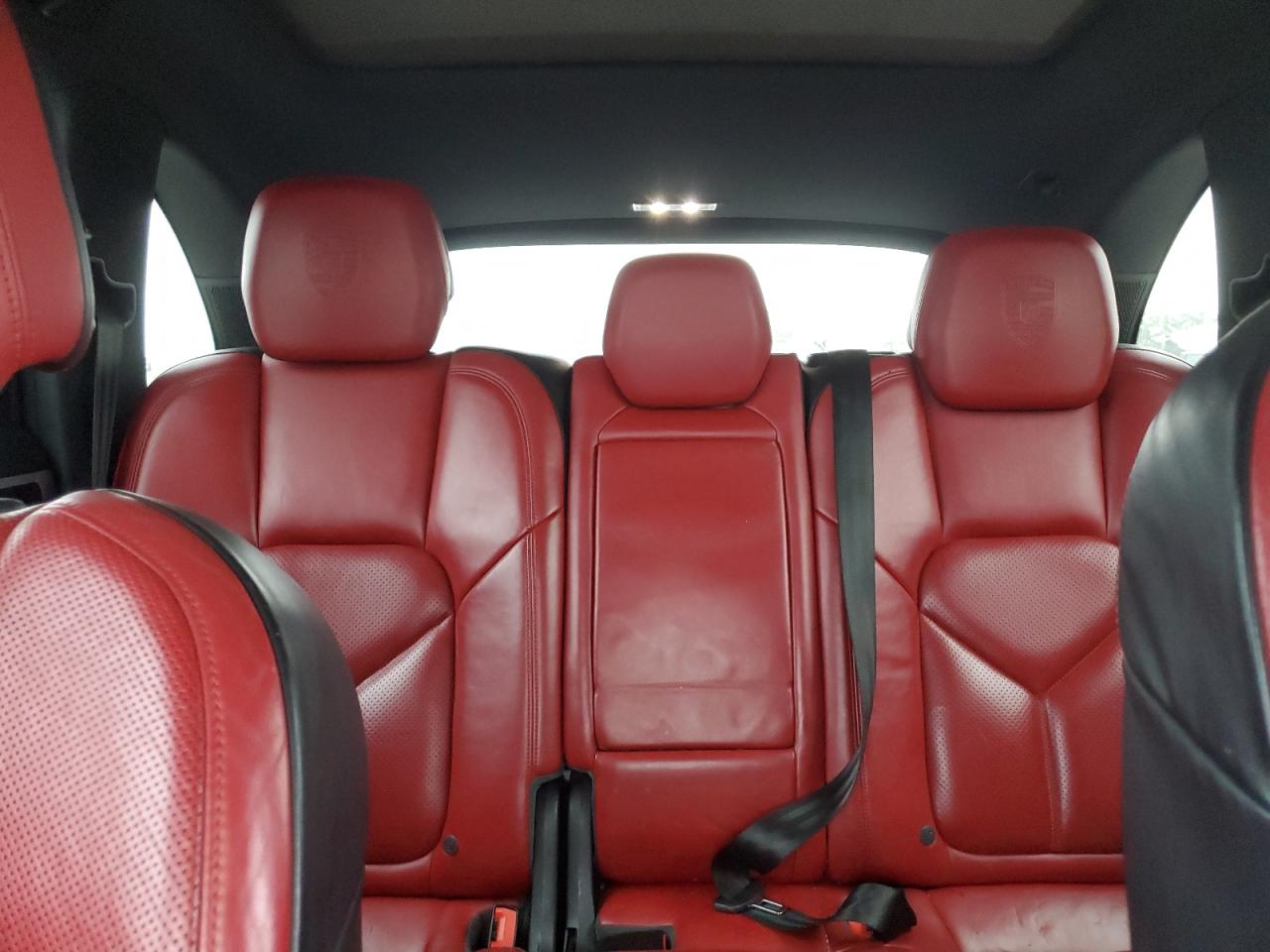 2017 Porsche Cayenne VIN WP1AE2A27HLA70329 photo 10