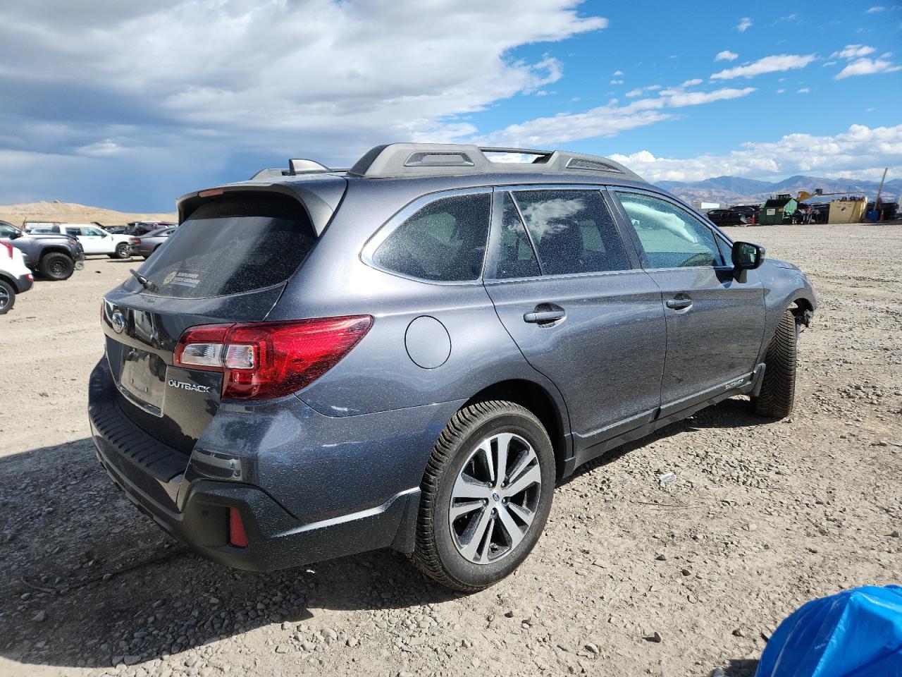 2018 Subaru Outback VIN 4S4BSANC5J3331695 photo 3