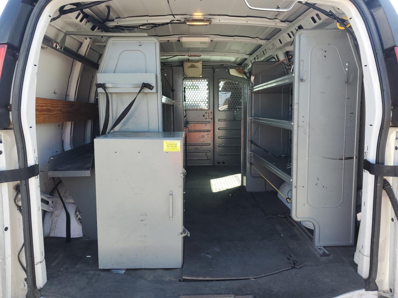2014 Chevrolet Express VIN 1GCWGFCB2E1118218 photo 10