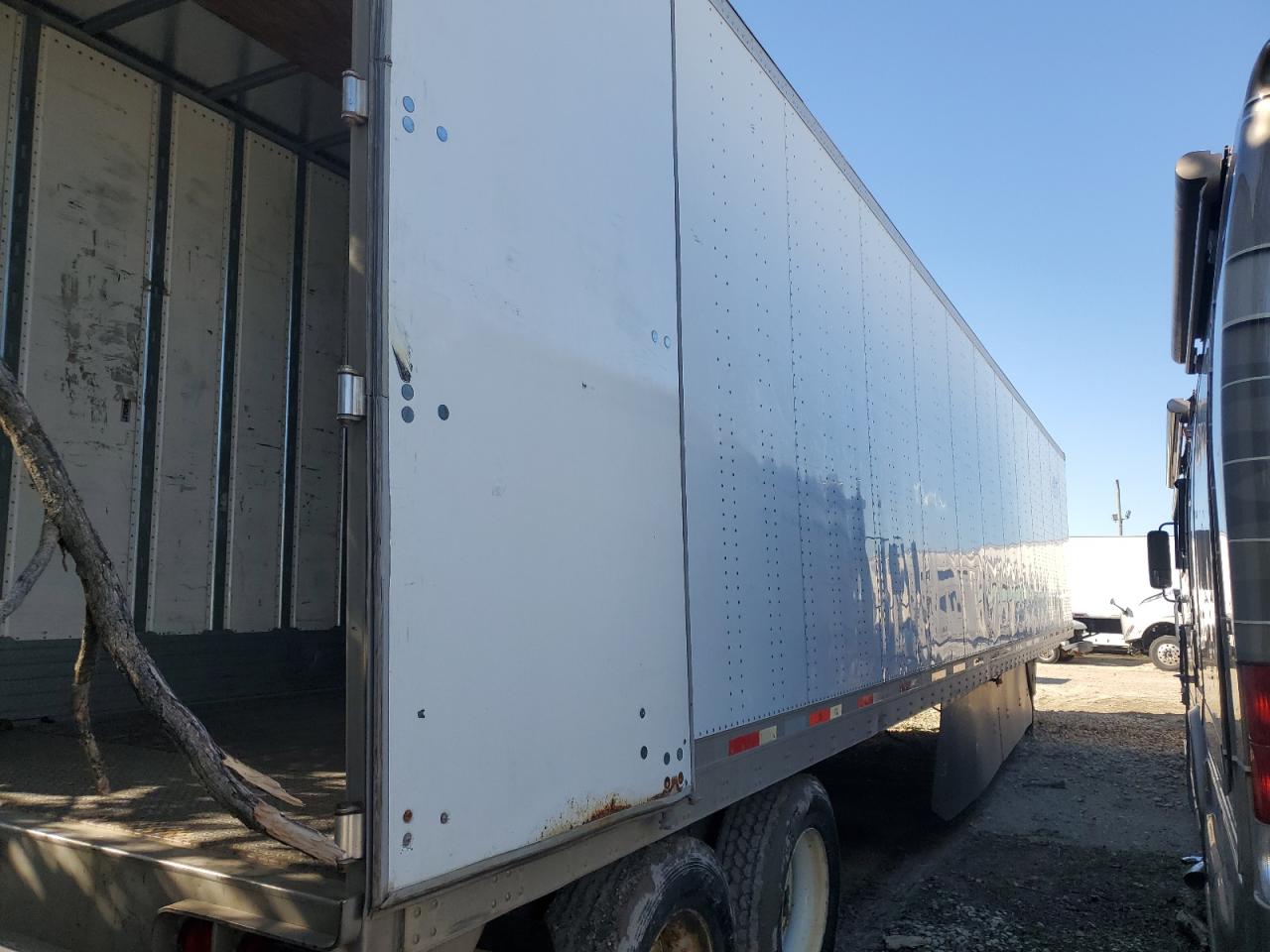 2013 UTILITY All models VIN 1UYVS2537DP652501 photo 4