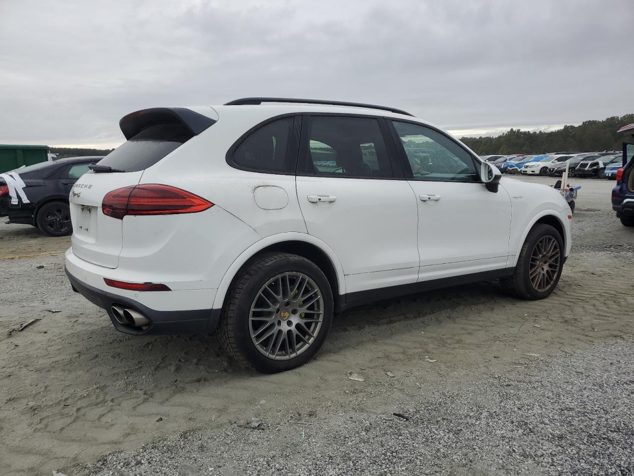 2017 Porsche Cayenne VIN WP1AE2A27HLA70329 photo 3