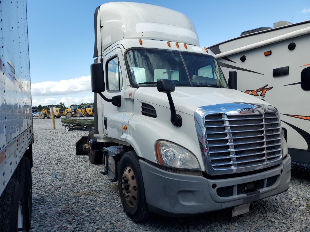 2016 FREIGHTLINER All other VIN 3AKBGADV2GSHB2532 photo 1