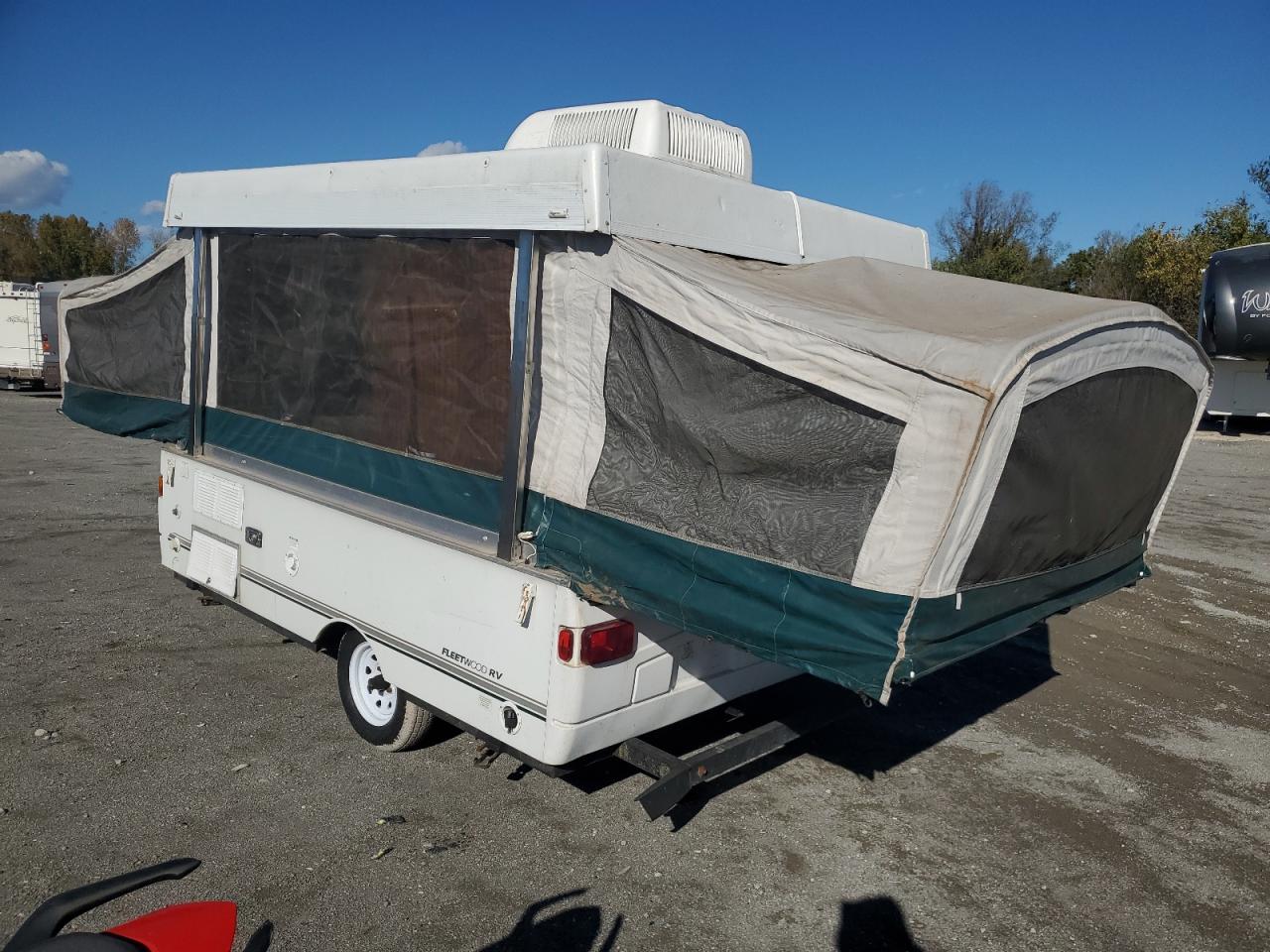 2004 FLEETWOOD Sedona VIN 4CE676F1047256154 photo 3