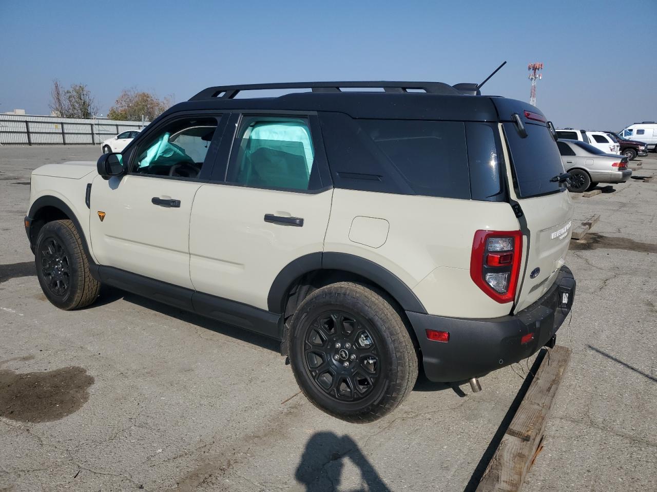 2025 Ford Bronco VIN 3FMCR9DA6SRF01502 photo 2