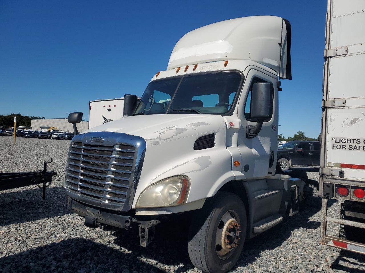 2018 FREIGHTLINER All other VIN 3AKBGADV7JSJN2869 photo 2
