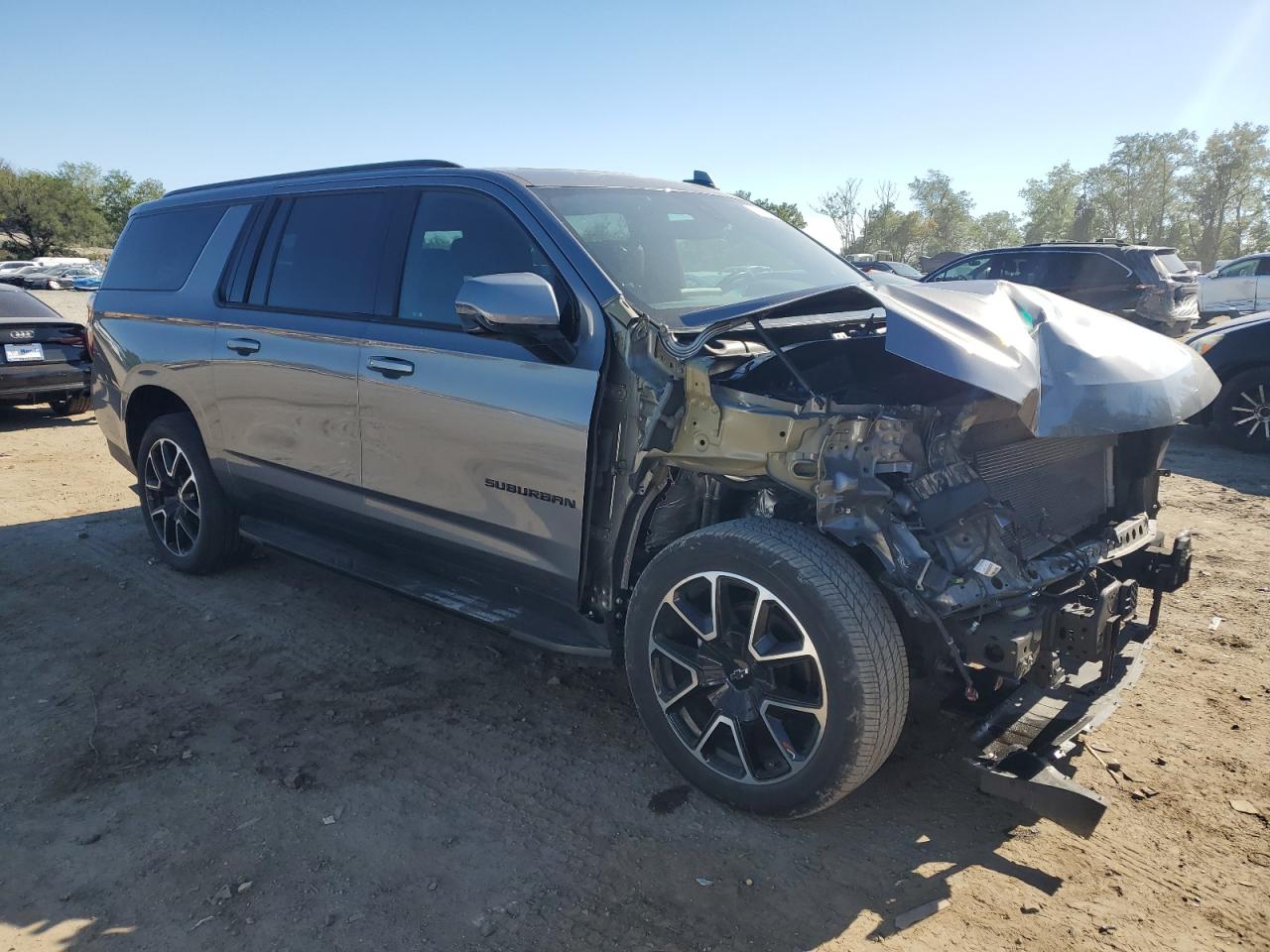 2021 Chevrolet Suburban VIN 1GNSKEKD1MR332036 photo 4