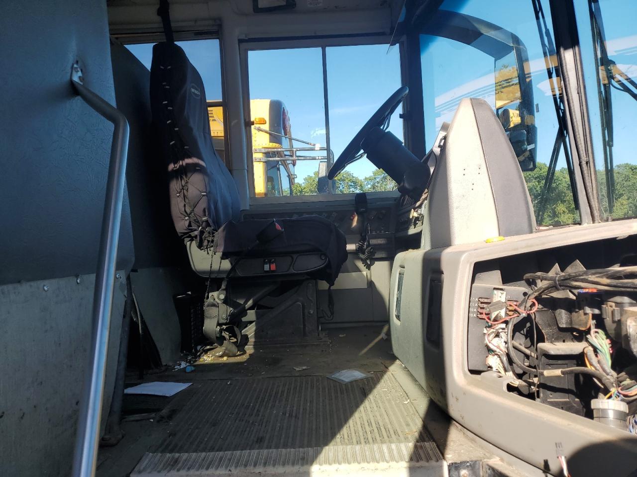 2012 THOMAS All models VIN 1T7YN4E29C1150017 photo 5