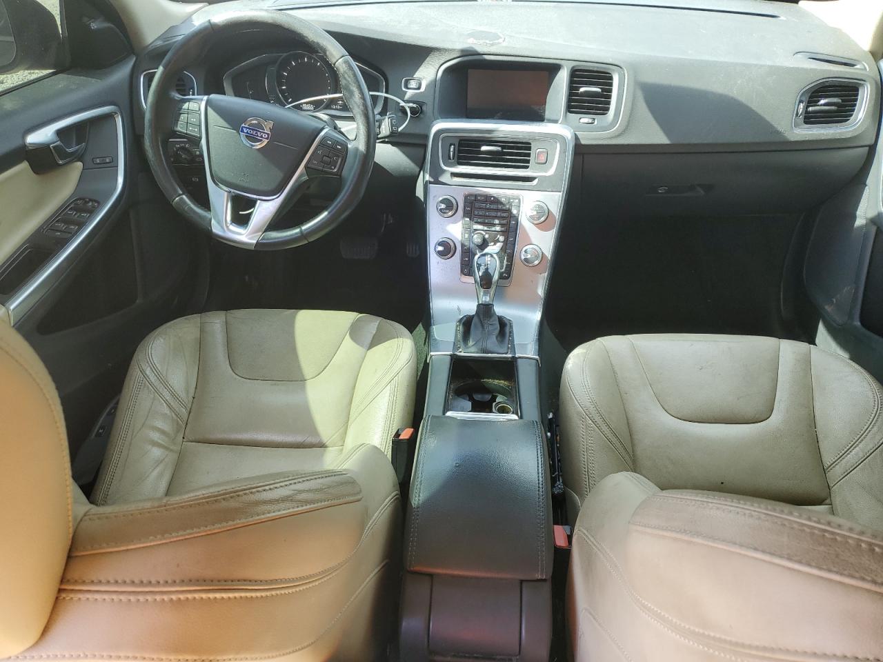 2018 Volvo V60 VIN YV140MELXJ2389290 photo 8