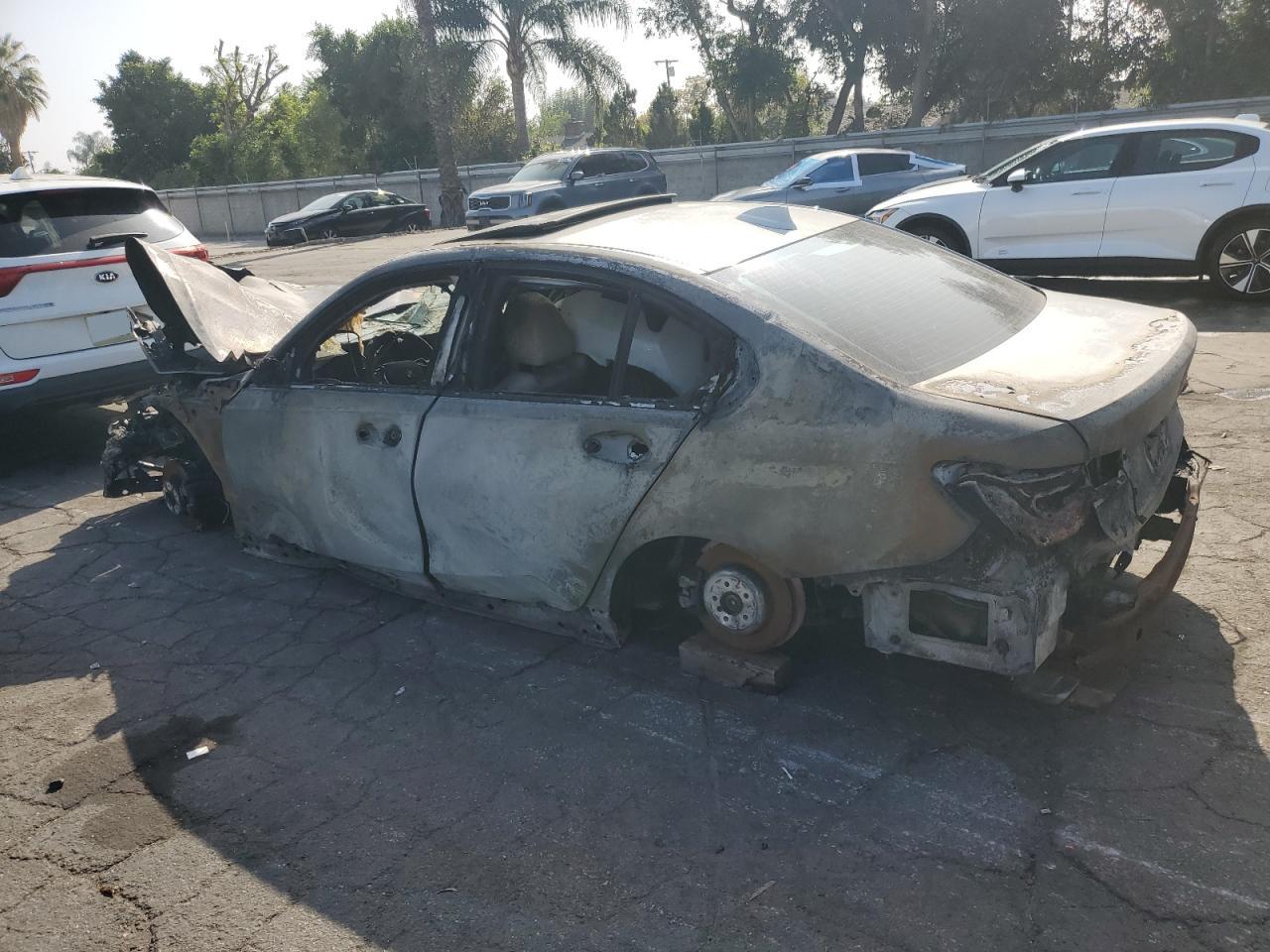 2019 BMW 3 series VIN 3MW5R1J53K8B02779 photo 2