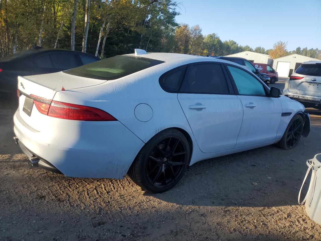 2017 JAGUAR Xf VIN SAJBK4BV0HCY43016 photo 3
