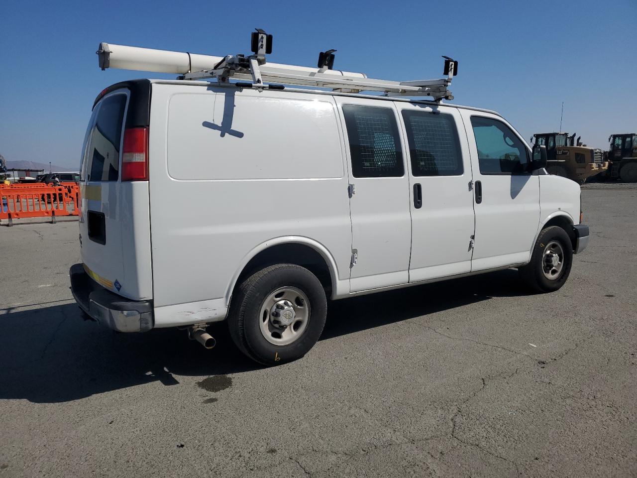 2014 Chevrolet Express VIN 1GCWGFCB2E1118218 photo 3