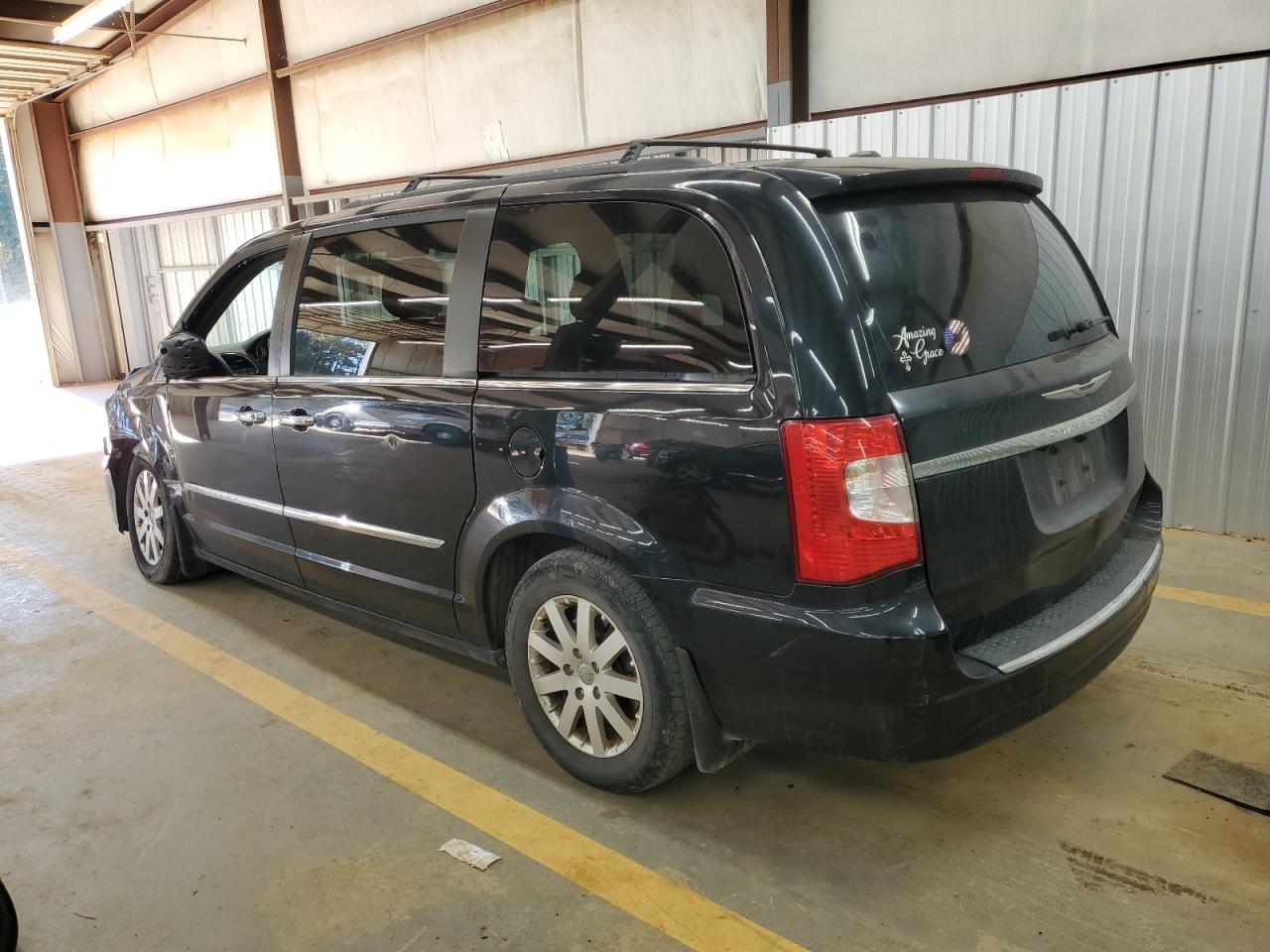 2015 Chrysler Minivan VIN 2C4RC1BG1FR562440 photo 2
