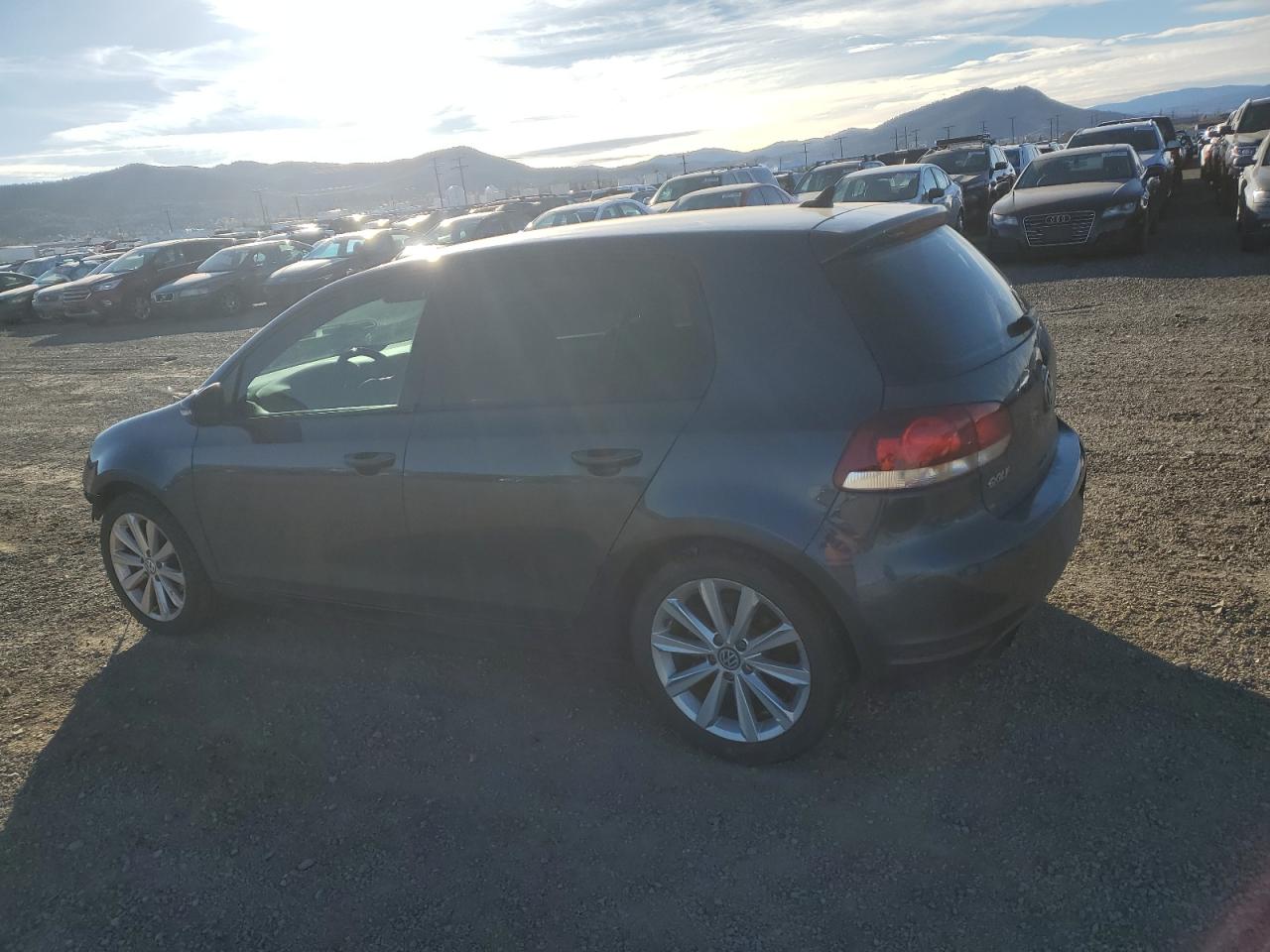 2012 Volkswagen Golf VIN WVWDM7AJ8CW303146 photo 2