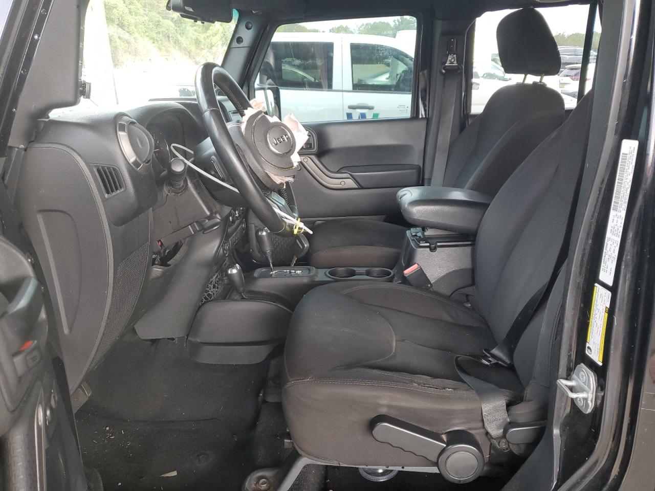 2014 Jeep Wrangler / VIN 1C4BJWDG1EL268822 photo 7