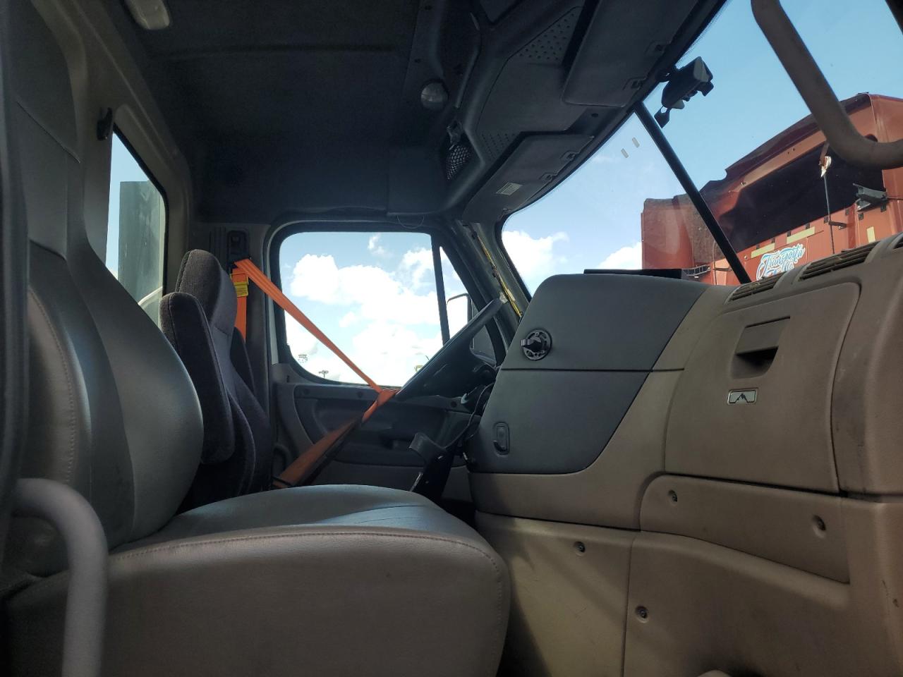 2016 FREIGHTLINER All other VIN 3AKBGADV9GSHB2527 photo 5