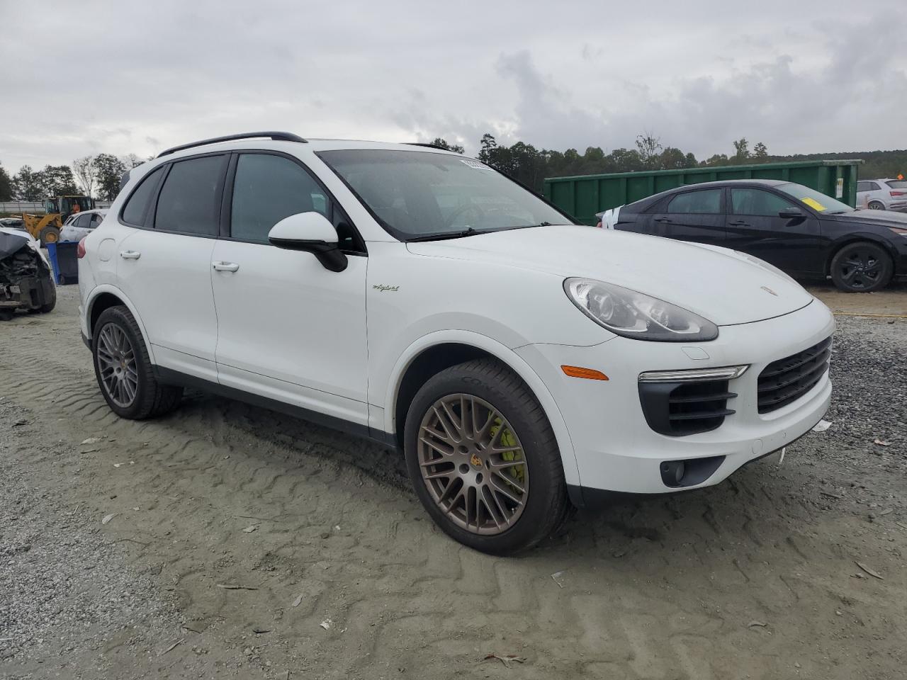 2017 Porsche Cayenne VIN WP1AE2A27HLA70329 photo 4