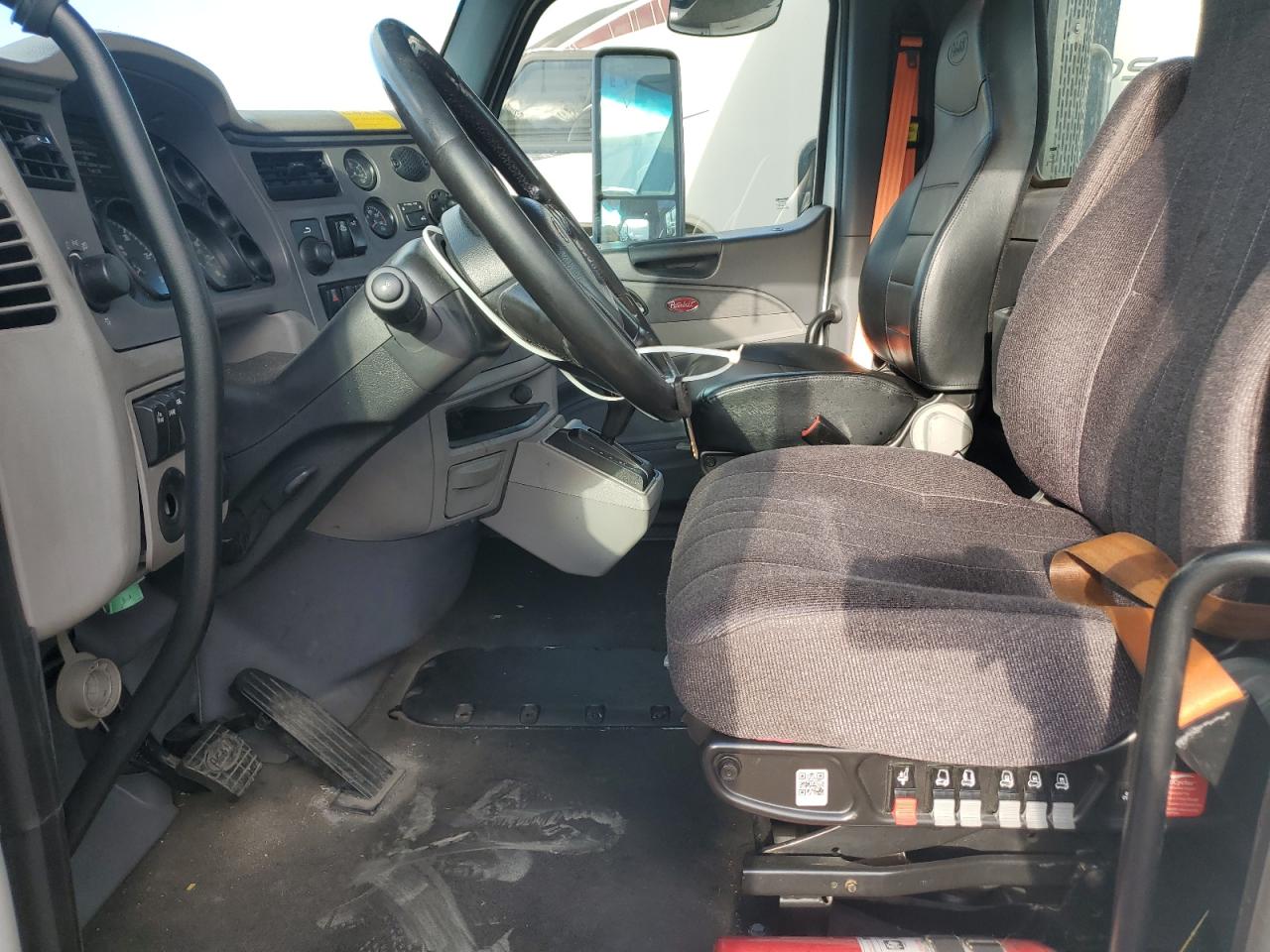 2017 PETERBILT All models VIN 1XPBA48X4HD428431 photo 5