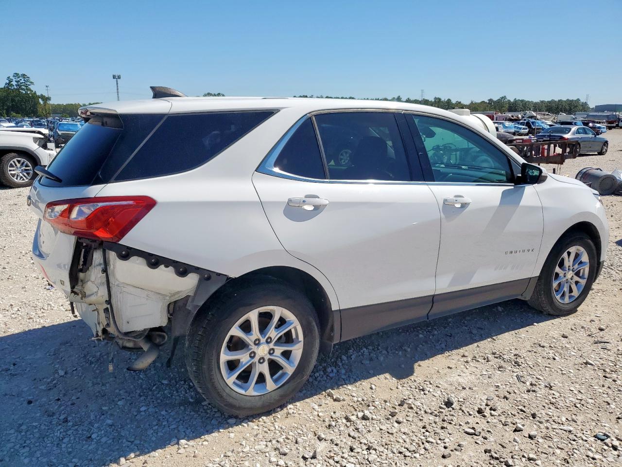 2019 Chevrolet Equinox VIN 3GNAXJEV4KS645912 photo 3