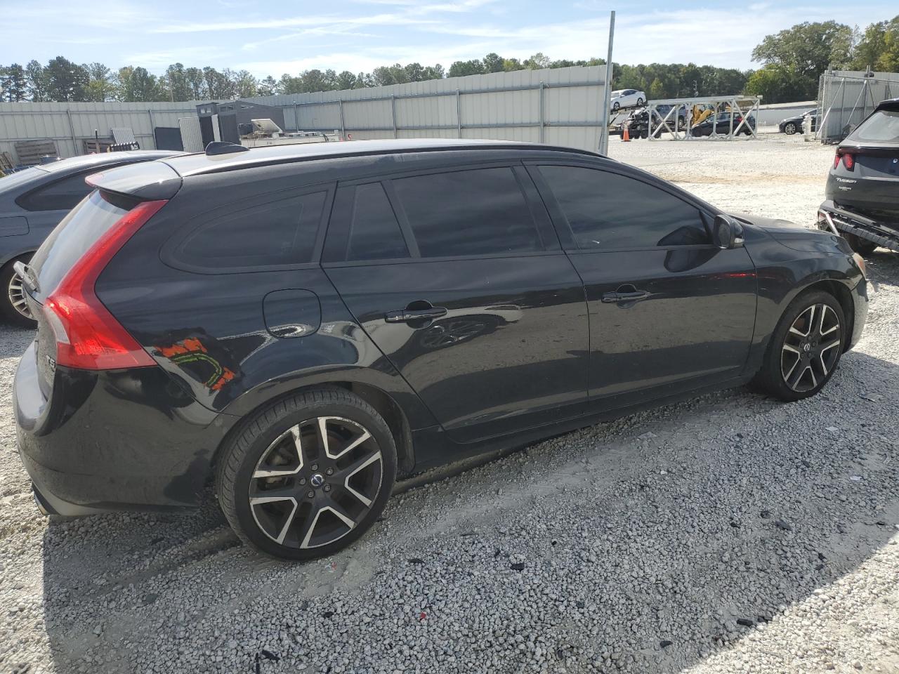 2018 Volvo V60 VIN YV140MELXJ2389290 photo 3