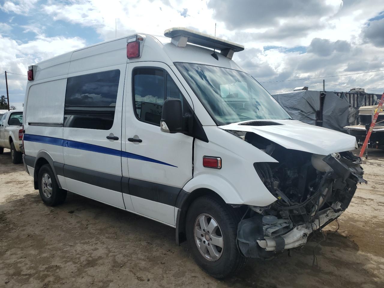 2017 Mercedes-Benz Sprinter VIN WDAPE7CD2HP390628 photo 4
