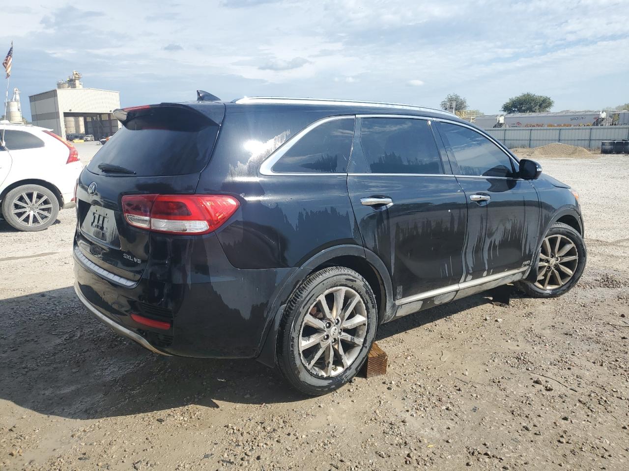 2017 Kia Sorento VIN 5XYPKDA58HG236802 photo 3