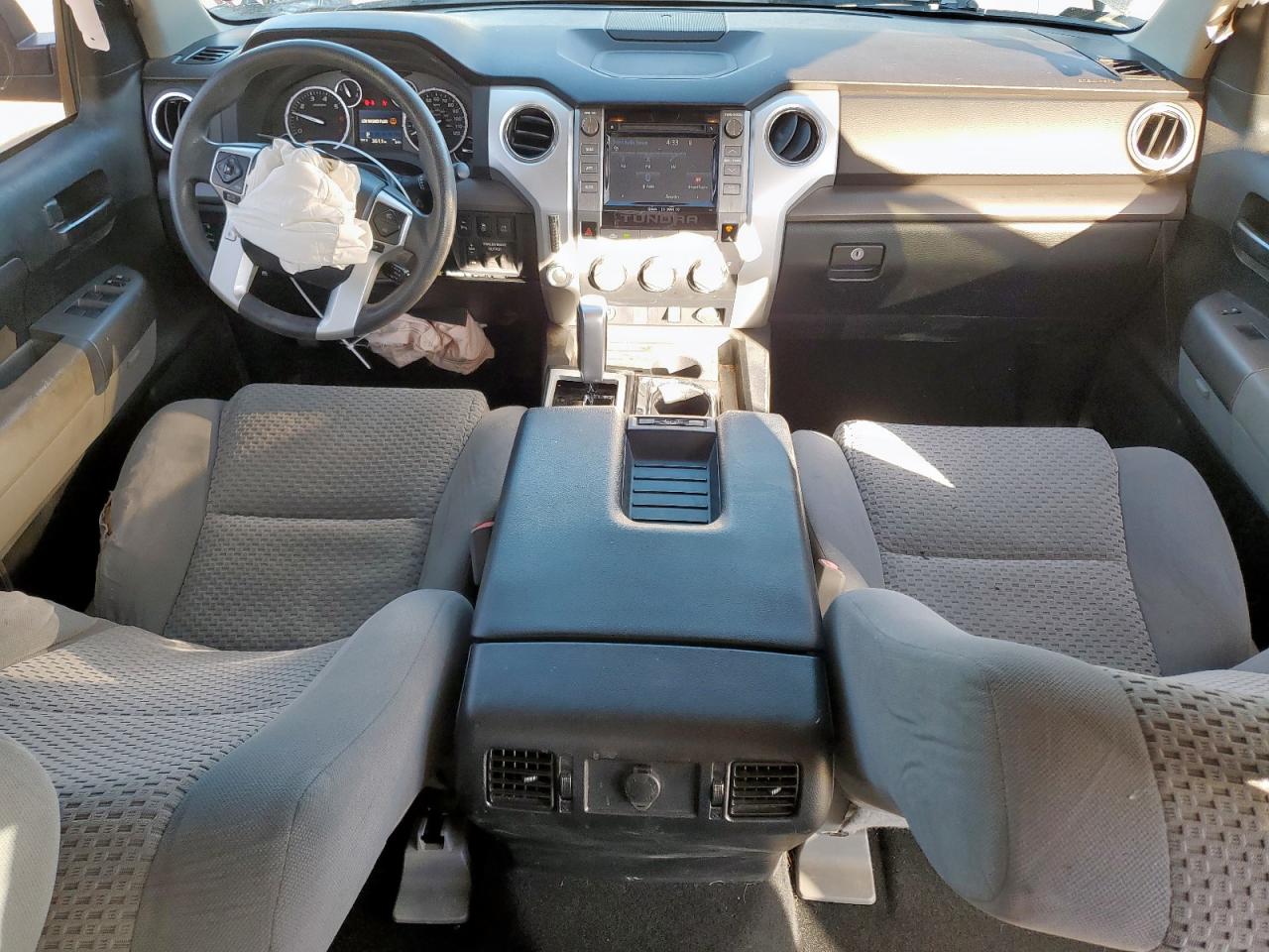 2017 Toyota Tundra VIN 5TFDW5F12HX596437 photo 8