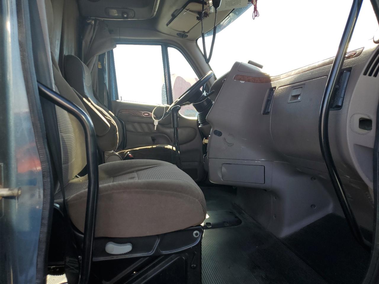 2010 PETERBILT All models VIN 1XP7D49X8AD101595 photo 5