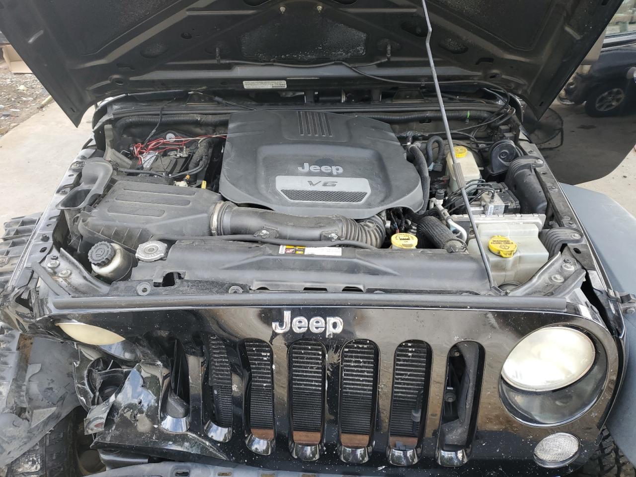 2014 Jeep Wrangler / VIN 1C4BJWDG1EL268822 photo 11