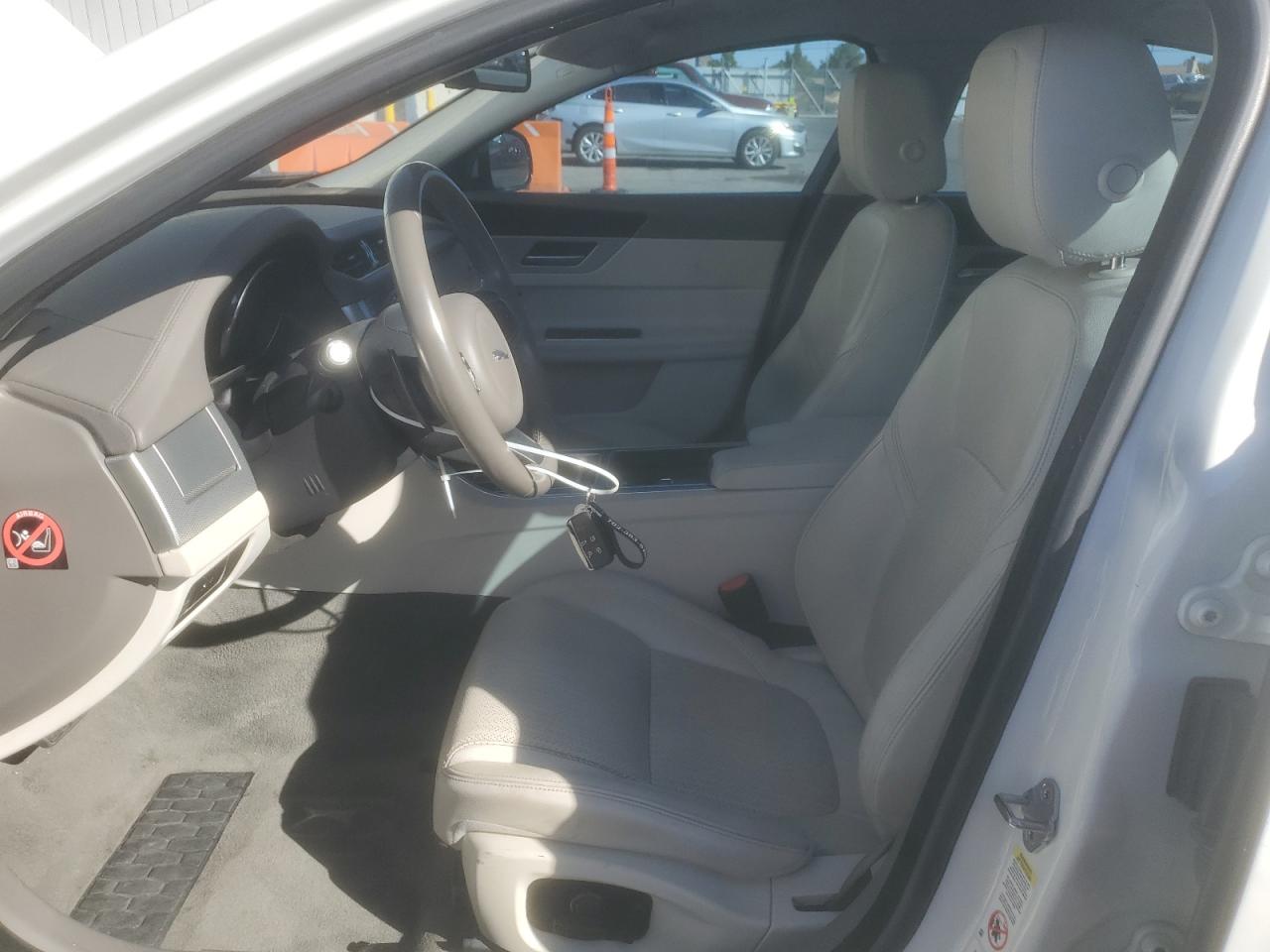 2016 Jaguar Xf VIN SAJBE4BV8GCY13557 photo 7