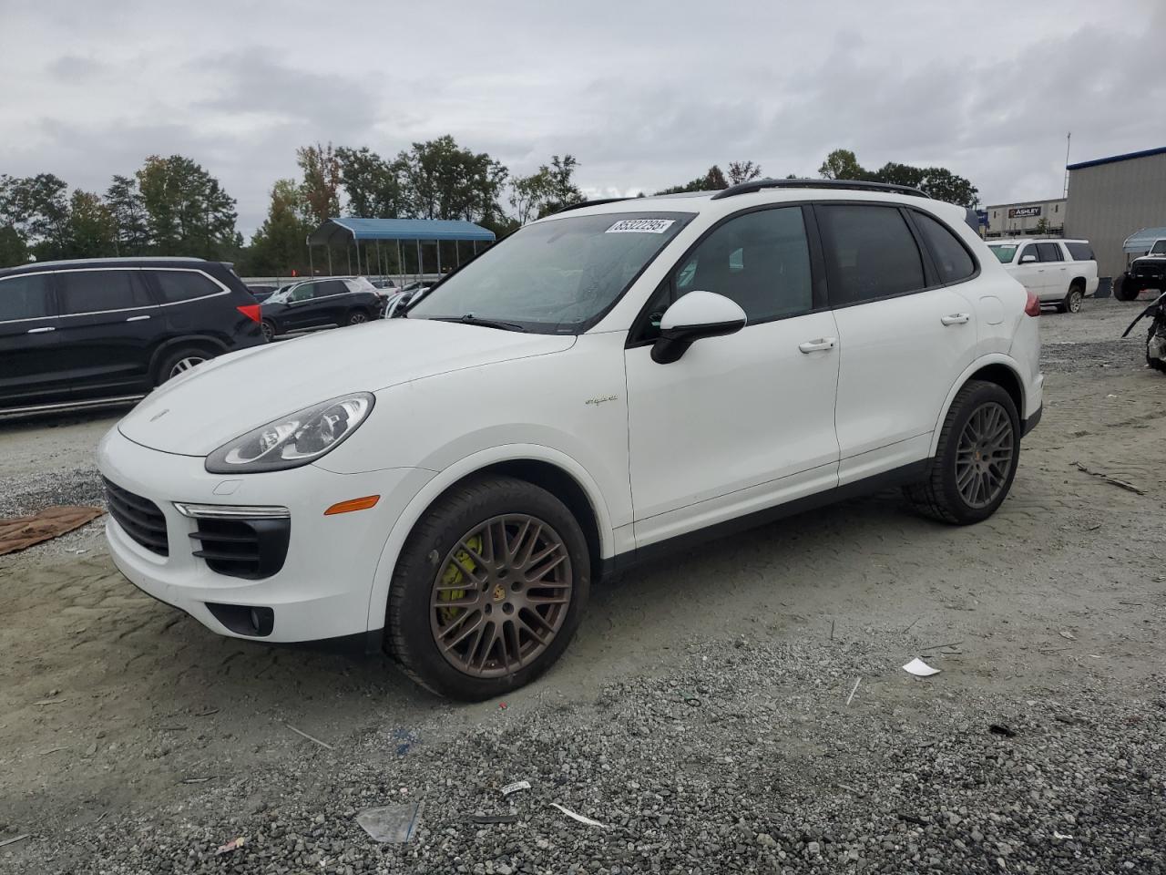 2017 Porsche Cayenne VIN WP1AE2A27HLA70329 photo 1