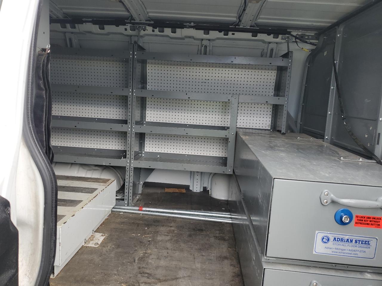 2017 Chev Express VIN 1GCWGAFG4H1135195 photo 11