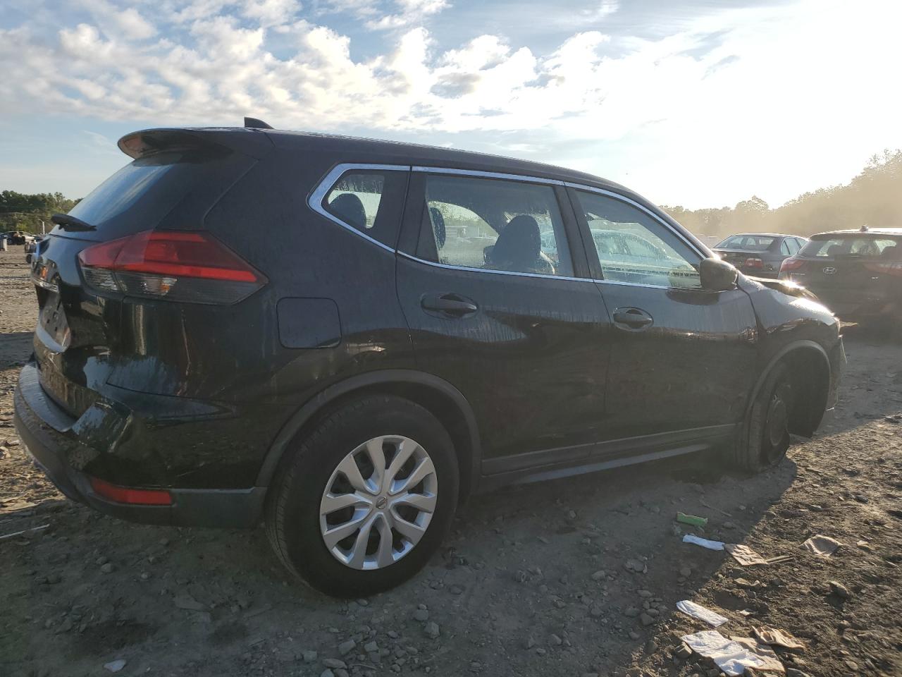 2017 Rogue VIN KNMAT2MTXHP522133 photo 3