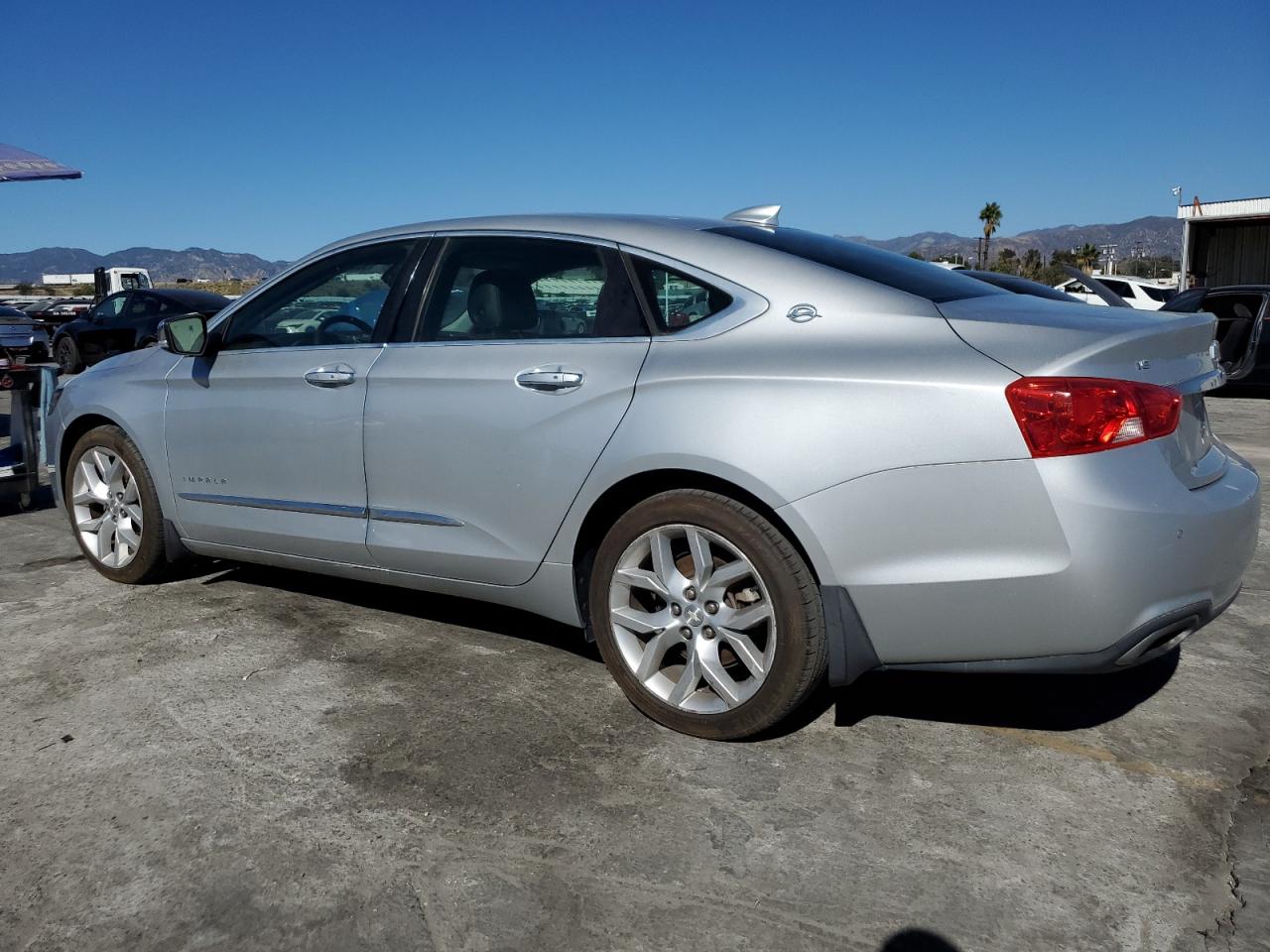 2018 Chev Impala VIN 2G1125S31J9107092 photo 2