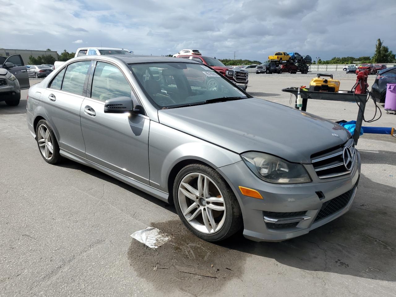 2014 Mercedes-Benz C class VIN WDDGF4HBXEA932708 photo 4