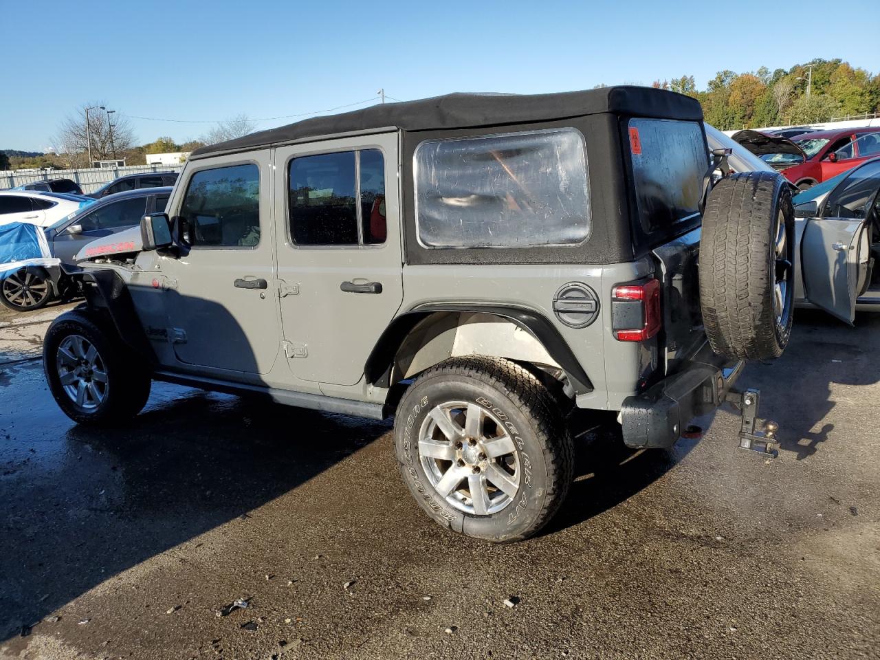 2018 Jeep Wrangler / VIN 1C4HJXFG3JW251817 photo 2